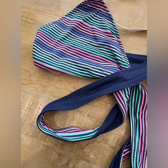 Vineyard Vines multi stripe cross over bikini swim top reversible deep Bay nwt - Picture 9 of 9
